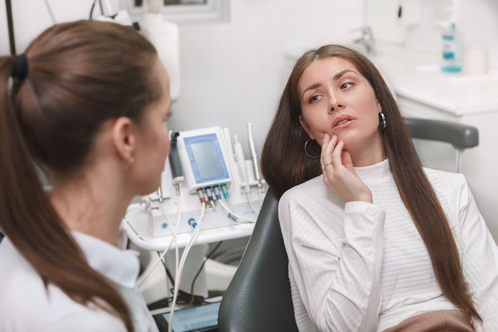 woman complains of pain at dentist